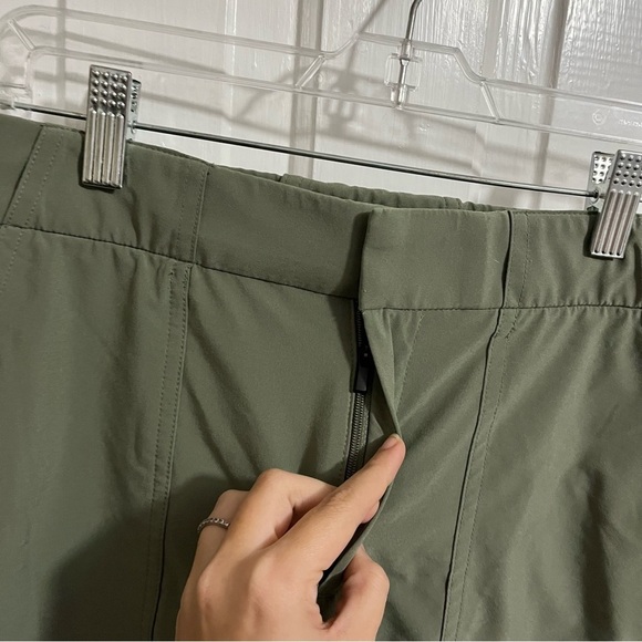 Athleta Tribeca Utility Crop Laurel Olive Green Pants Size 6 O - Picture 3 of 9